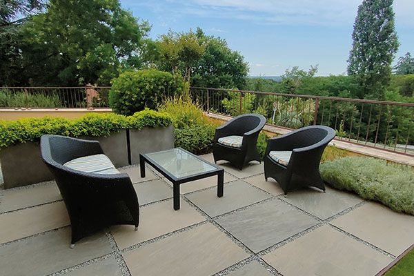 Realizzazione pavimentazioni e frangivista