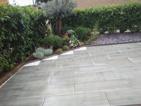 Realizzazione pavimentazione con pergola a crespellano