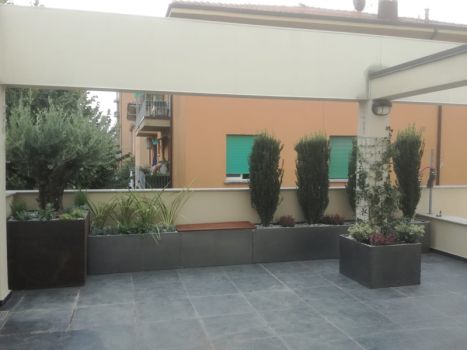 Terrazzo con fioriere
