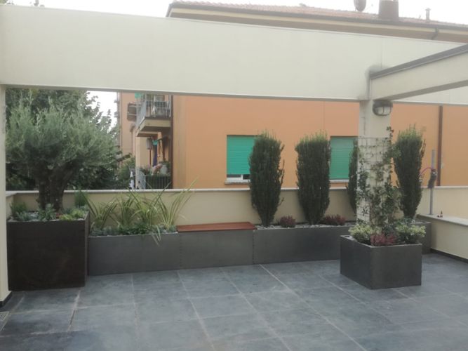 Terrazzo con fioriere