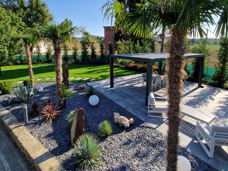 Realizzazione area living con ulivo secolare