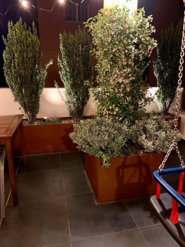 Terrazzo con fioriere a Bologna