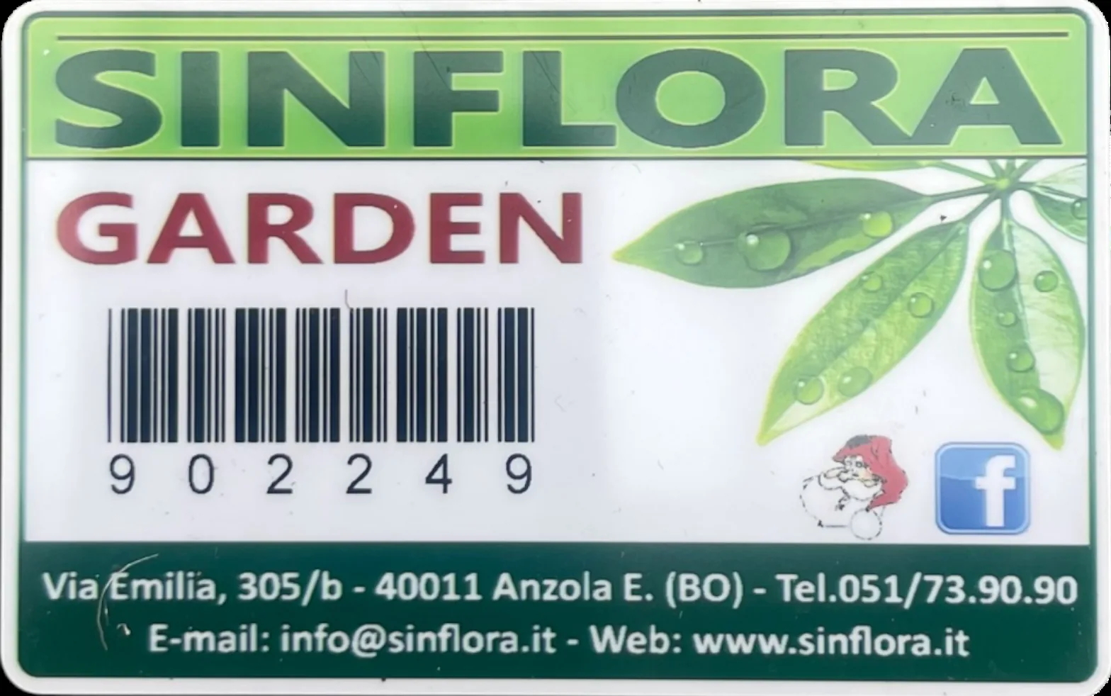 La Fidelity Card di Sinflora Garden: tessera bianca e verde con il codice a barre, un ramo di foglie e l'indirizzo del garden